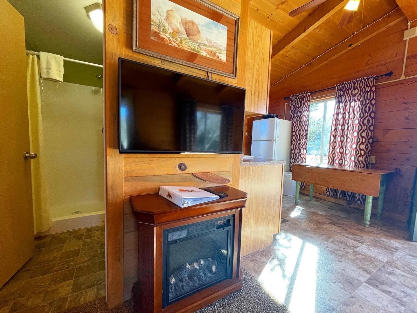 The Park Cabin At Mount Carmel Motel And Rv Park Exteriör bild