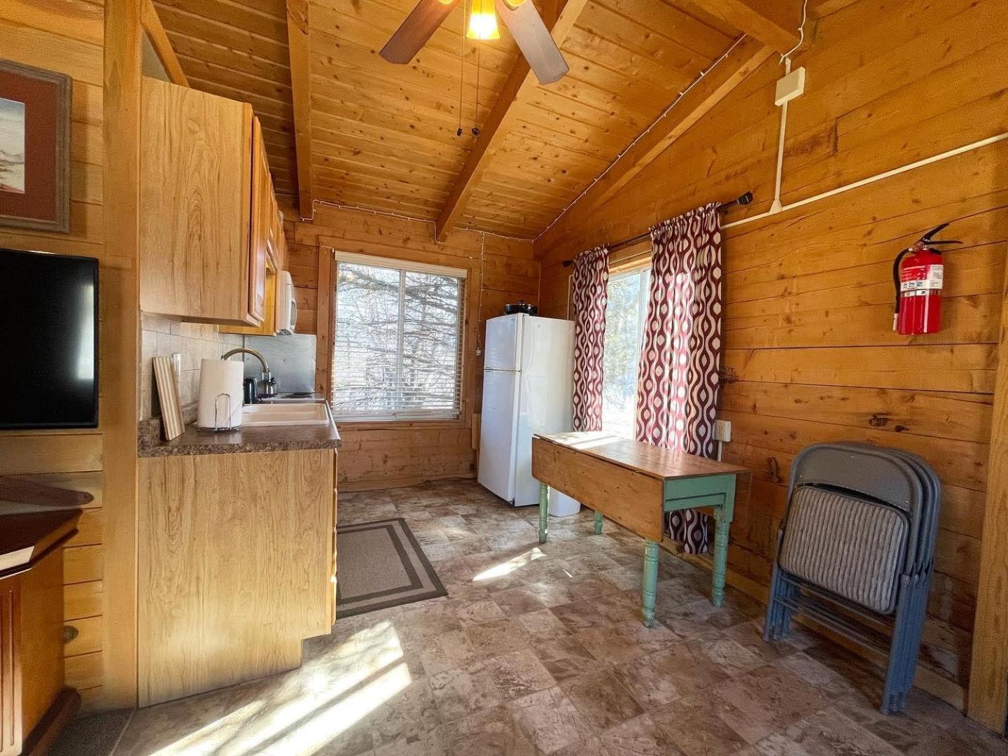 The Park Cabin At Mount Carmel Motel And Rv Park Exteriör bild