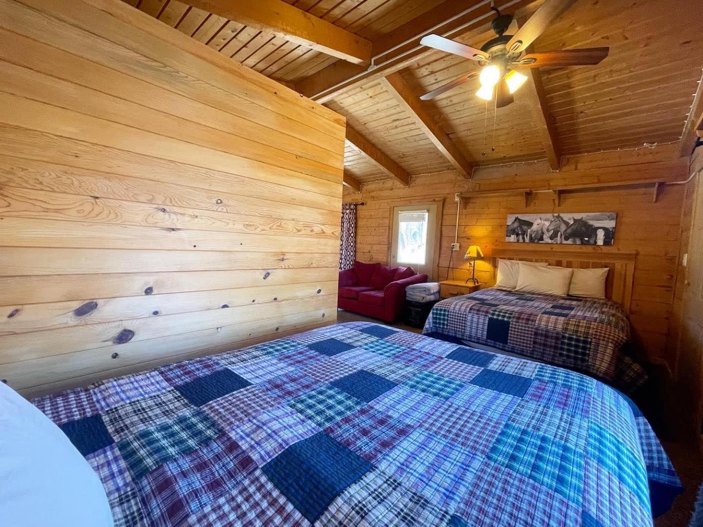 The Park Cabin At Mount Carmel Motel And Rv Park Exteriör bild