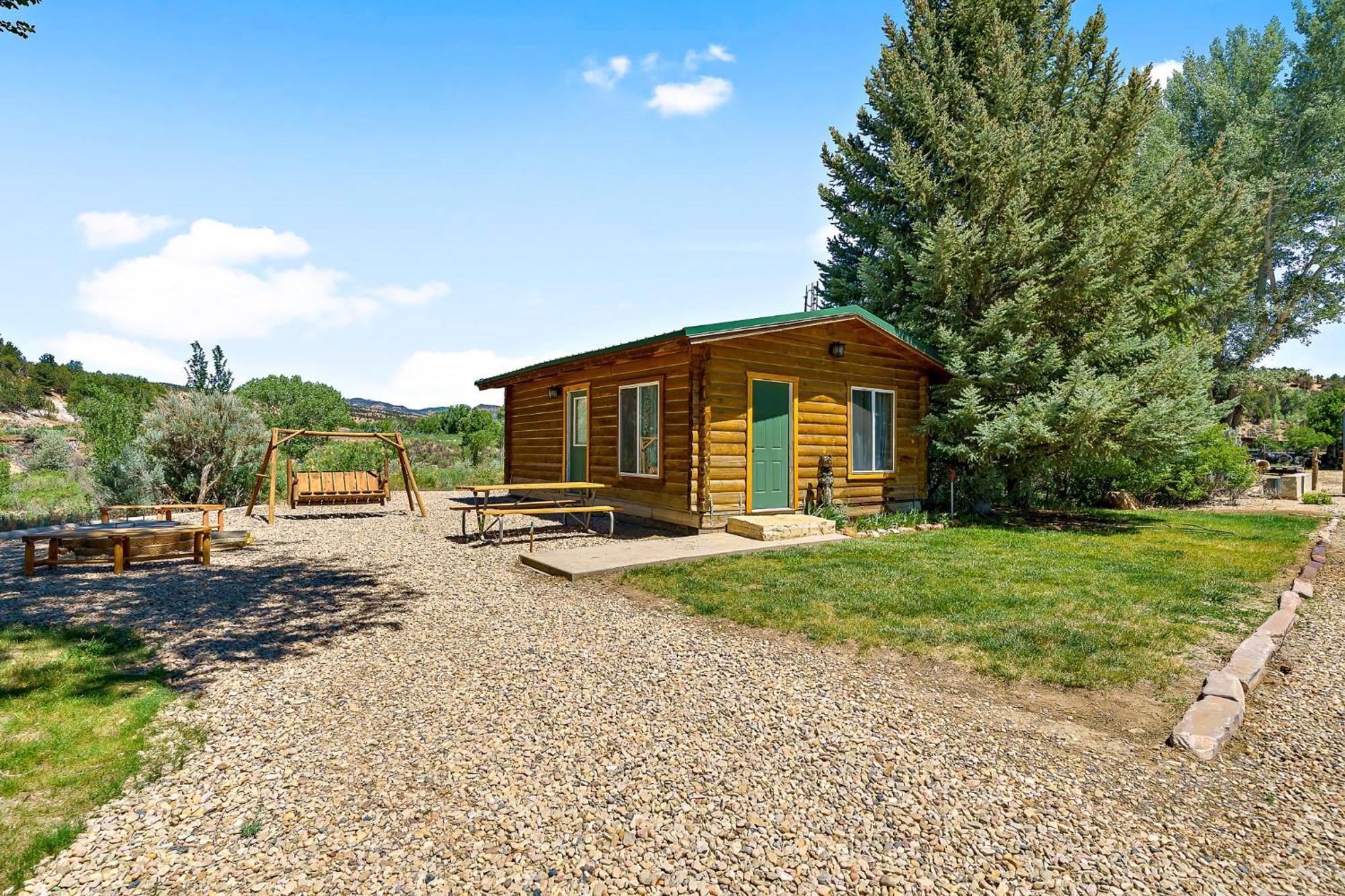 The Park Cabin At Mount Carmel Motel And Rv Park Exteriör bild