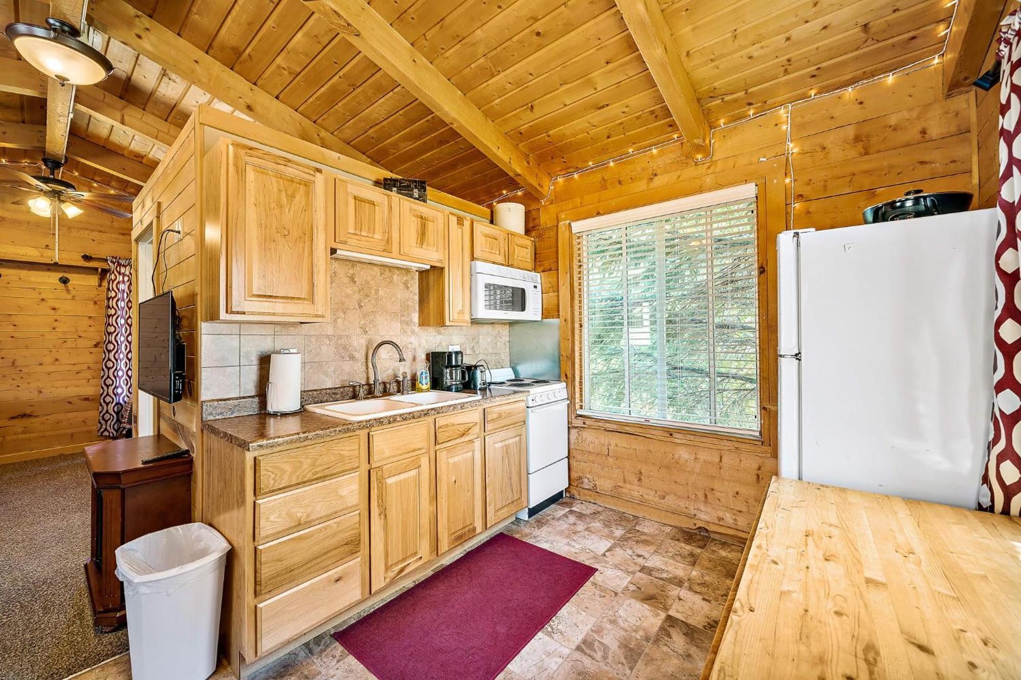 The Park Cabin At Mount Carmel Motel And Rv Park Exteriör bild