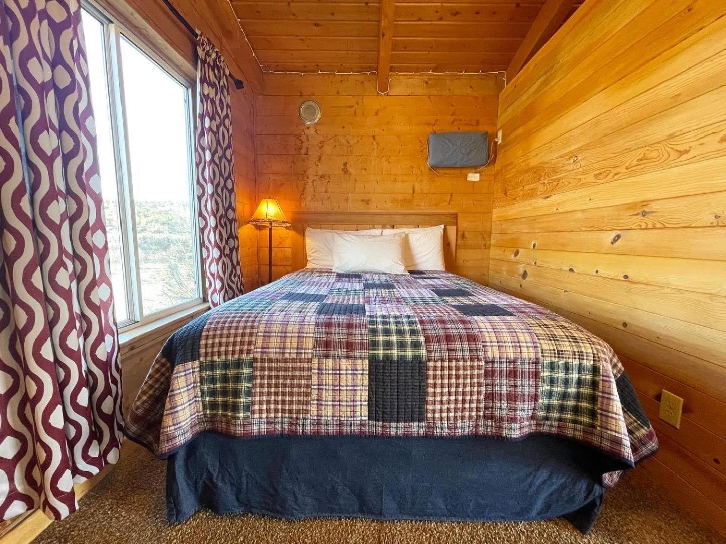 The Park Cabin At Mount Carmel Motel And Rv Park Exteriör bild