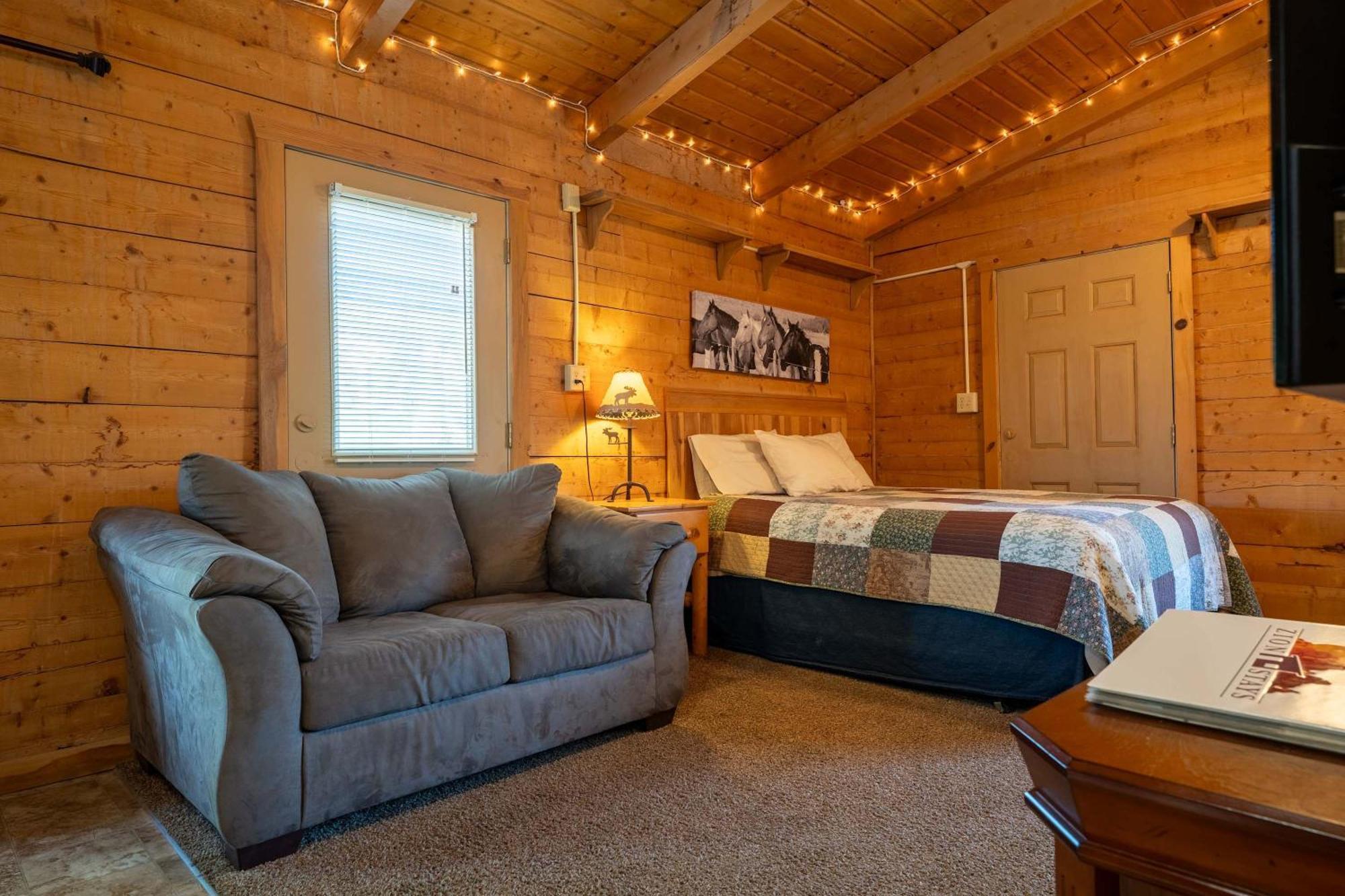 The Park Cabin At Mount Carmel Motel And Rv Park Exteriör bild
